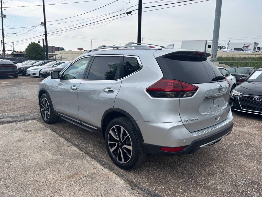 Nissan Rogue Vehicle Full-screen Gallery Image 05