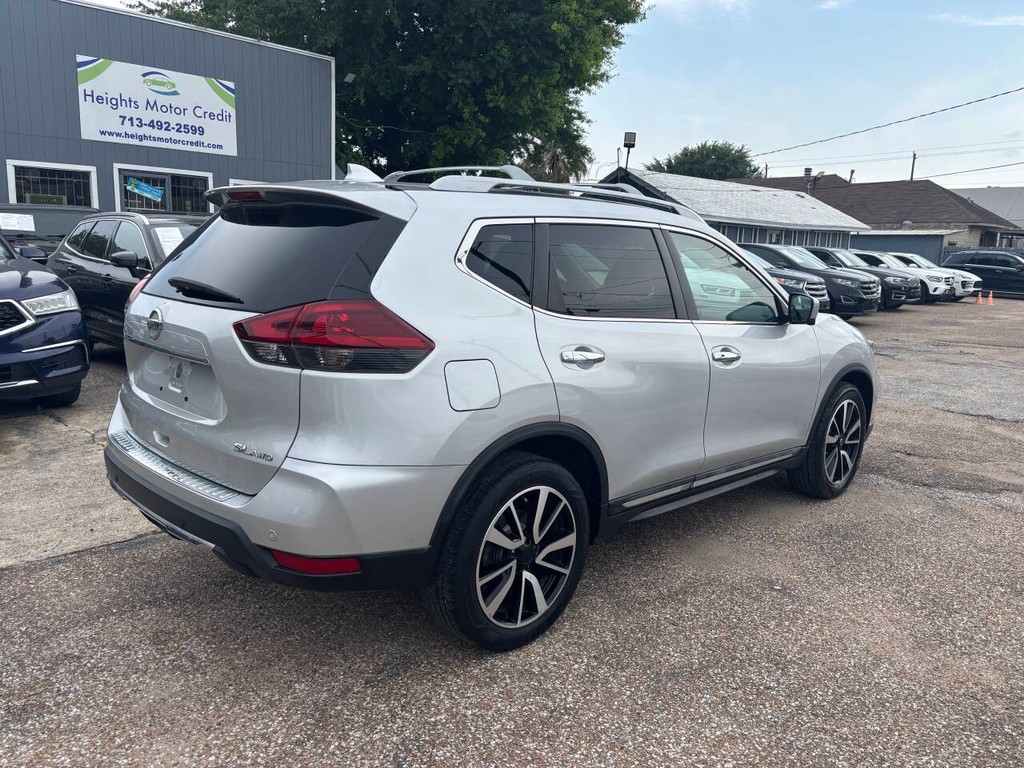 Nissan Rogue Vehicle Full-screen Gallery Image 07