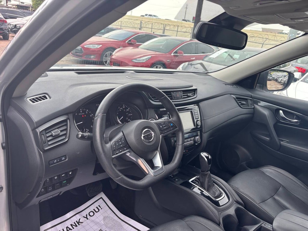 Nissan Rogue Vehicle Full-screen Gallery Image 08