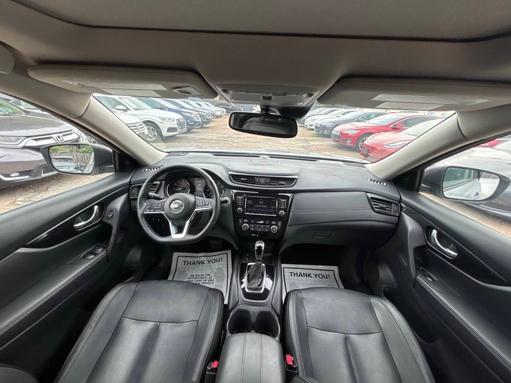 Nissan Rogue Vehicle Full-screen Gallery Image 18