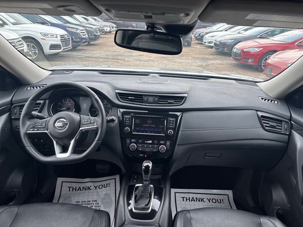 Nissan Rogue Vehicle Full-screen Gallery Image 19