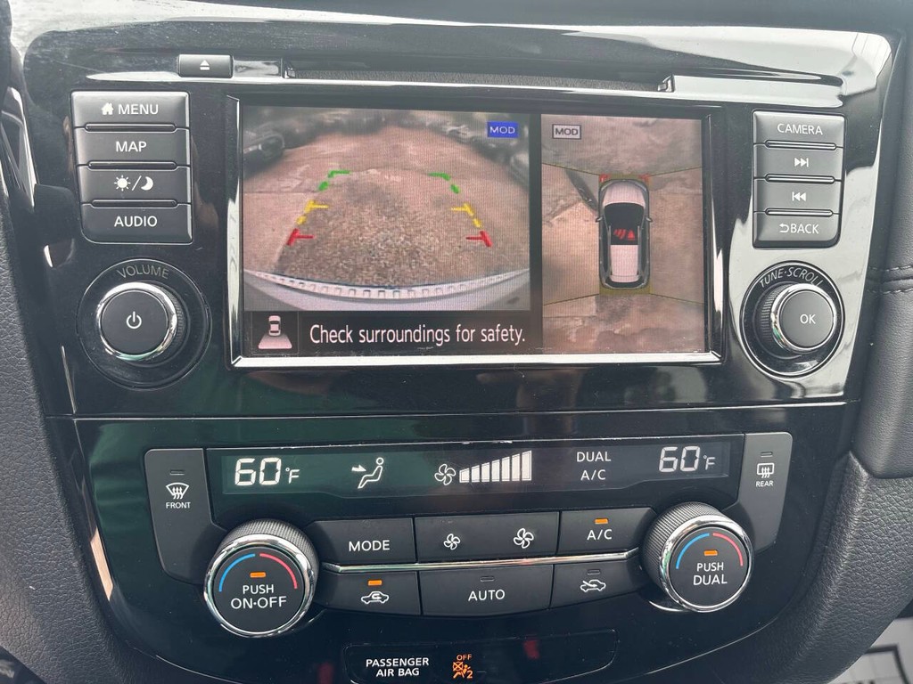 Nissan Rogue Vehicle Full-screen Gallery Image 21