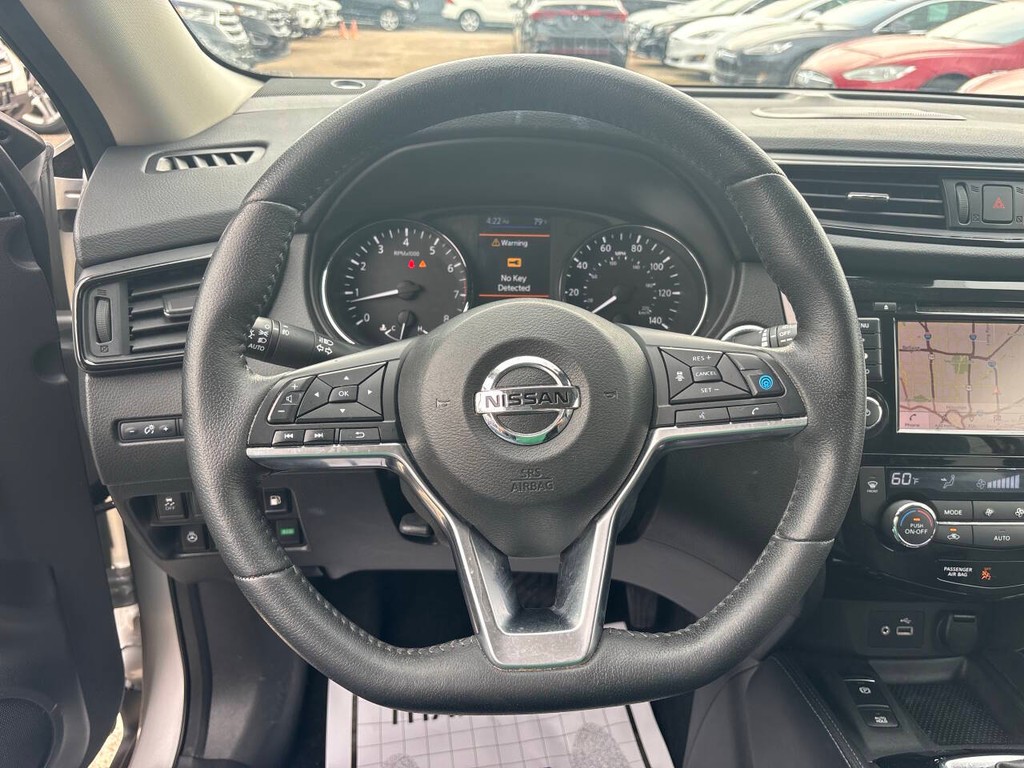 Nissan Rogue Vehicle Full-screen Gallery Image 24