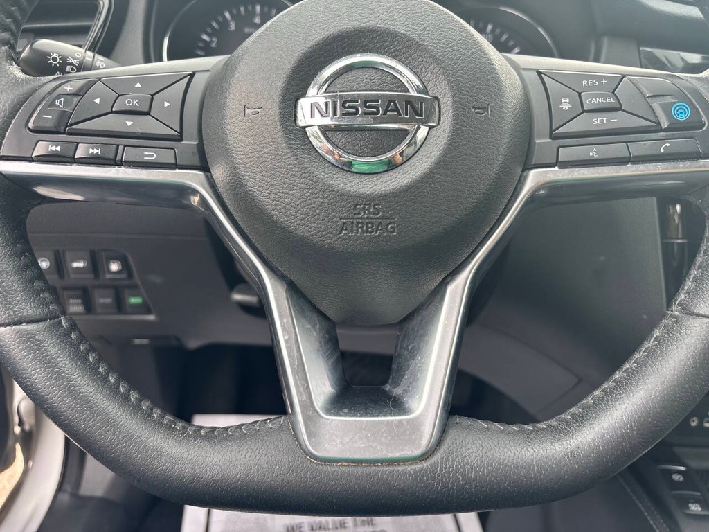 Nissan Rogue Vehicle Full-screen Gallery Image 25
