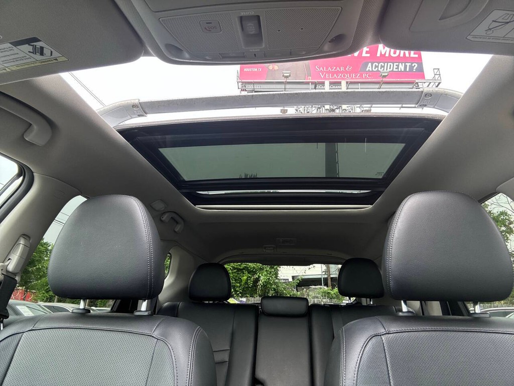 Nissan Rogue Vehicle Full-screen Gallery Image 29