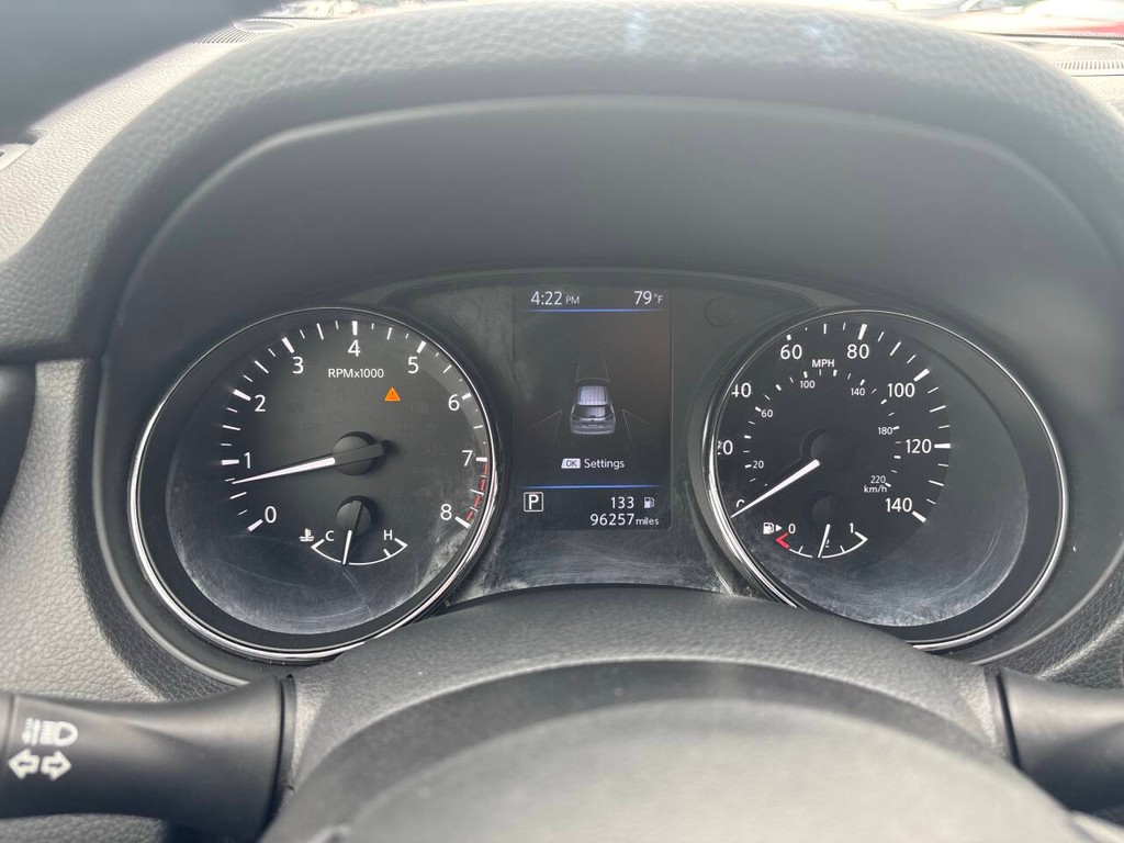 Nissan Rogue Vehicle Full-screen Gallery Image 31