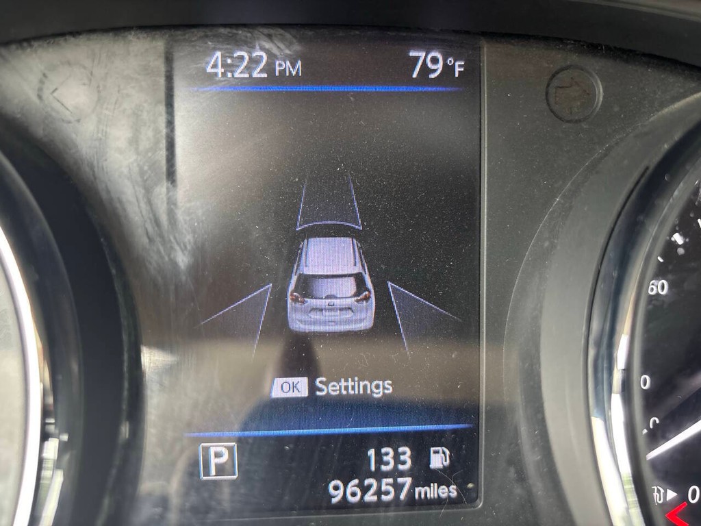Nissan Rogue Vehicle Full-screen Gallery Image 32