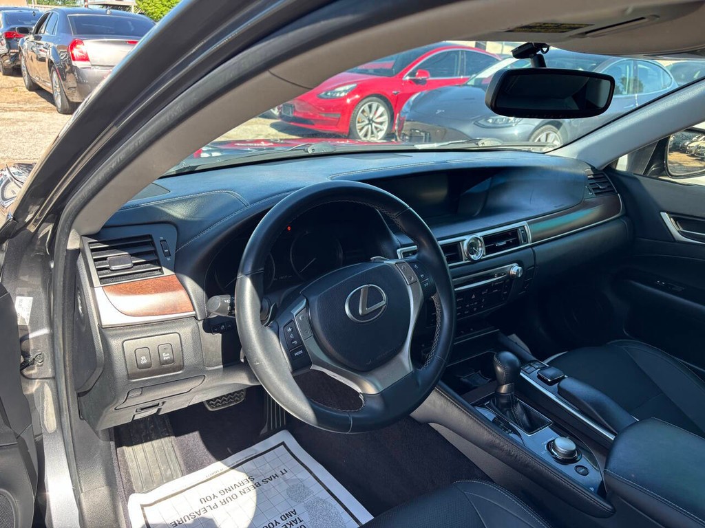 Lexus GS 350 Vehicle Full-screen Gallery Image 08