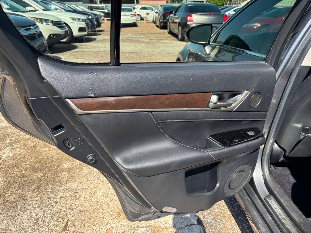 Lexus GS 350 Vehicle Full-screen Gallery Image 14