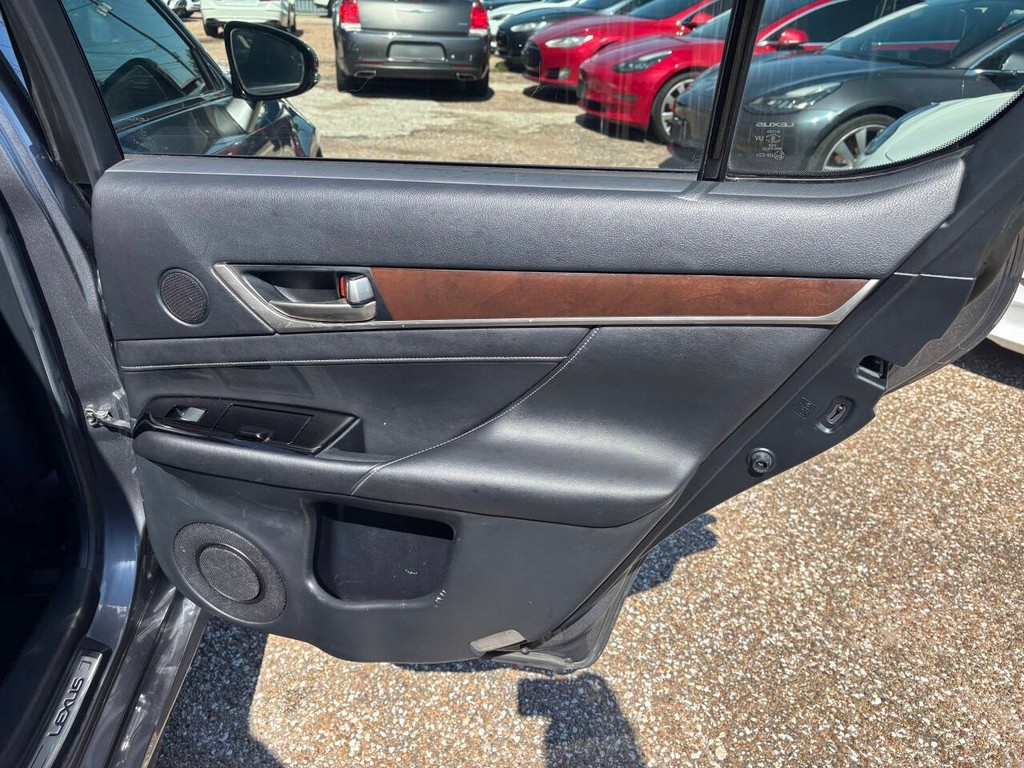 Lexus GS 350 Vehicle Full-screen Gallery Image 16