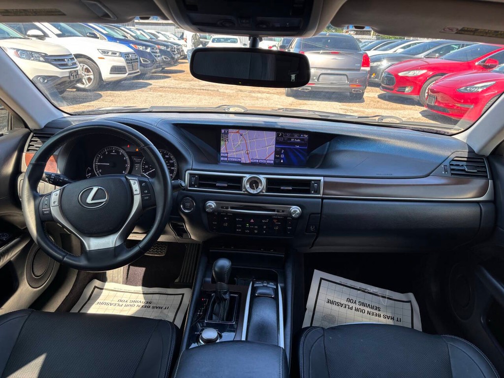 Lexus GS 350 Vehicle Full-screen Gallery Image 18
