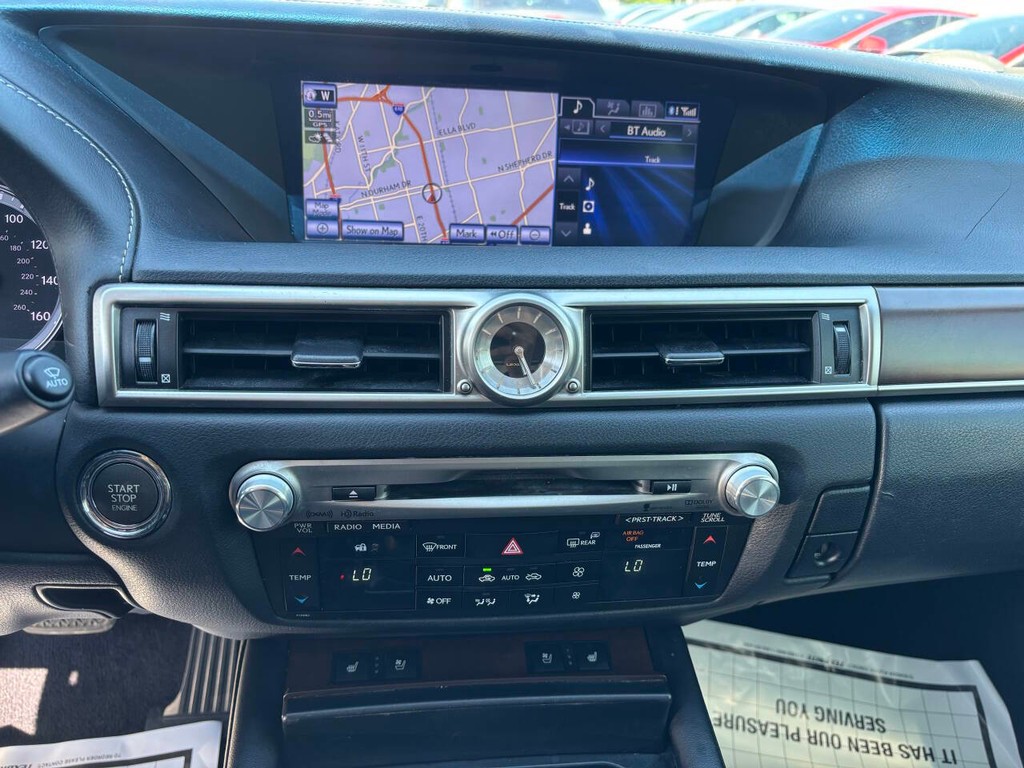 Lexus GS 350 Vehicle Full-screen Gallery Image 19