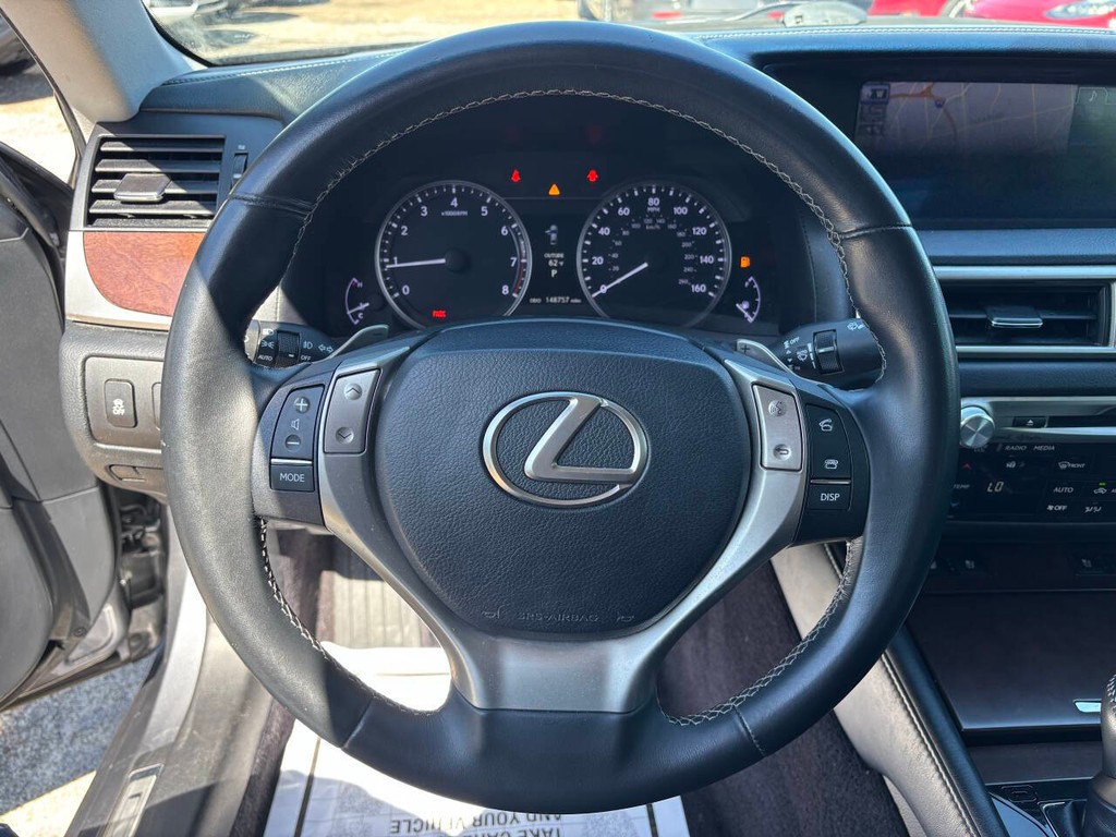 Lexus GS 350 Vehicle Full-screen Gallery Image 23