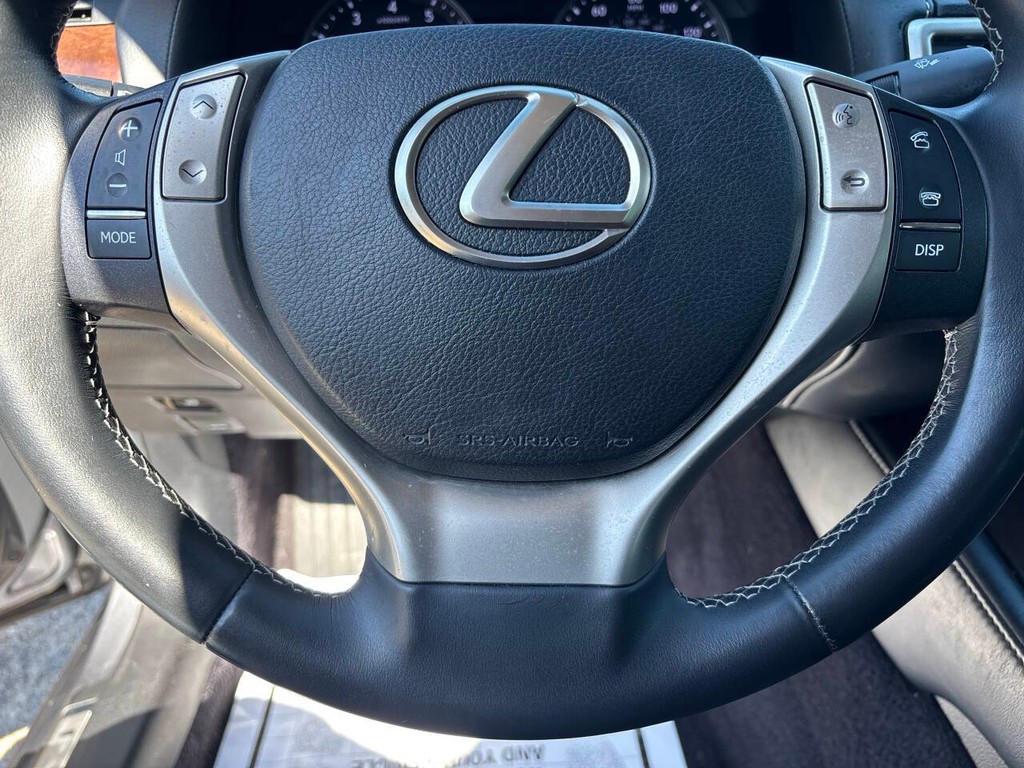 Lexus GS 350 Vehicle Full-screen Gallery Image 24