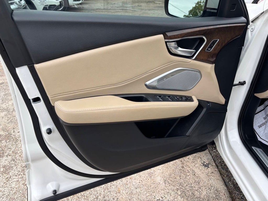 Acura RDX Vehicle Full-screen Gallery Image 10