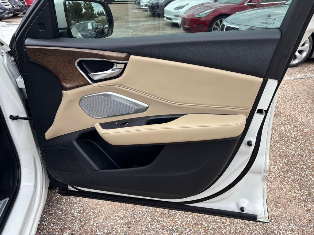 Acura RDX Vehicle Full-screen Gallery Image 13