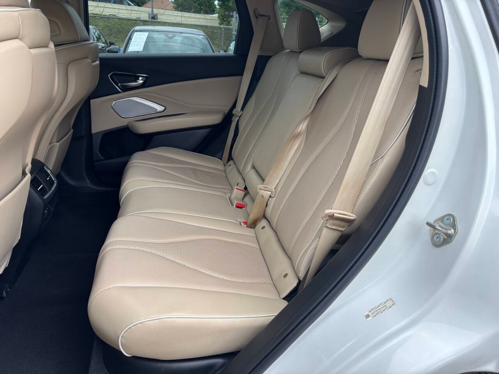 Acura RDX Vehicle Full-screen Gallery Image 14