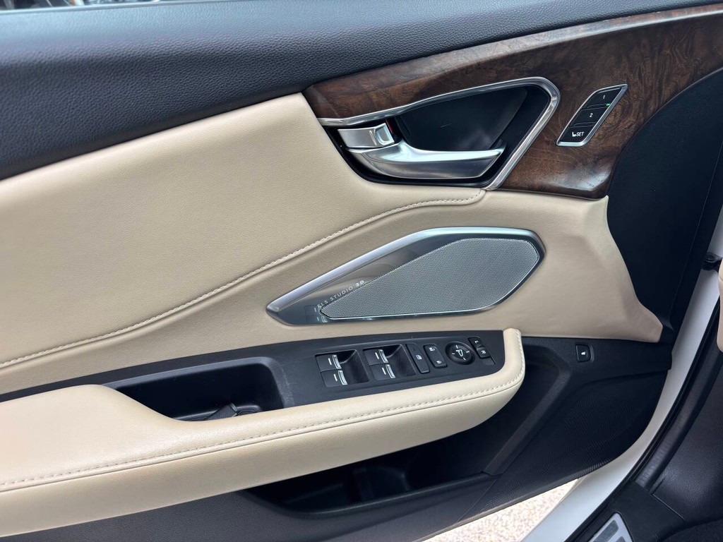 Acura RDX Vehicle Full-screen Gallery Image 29