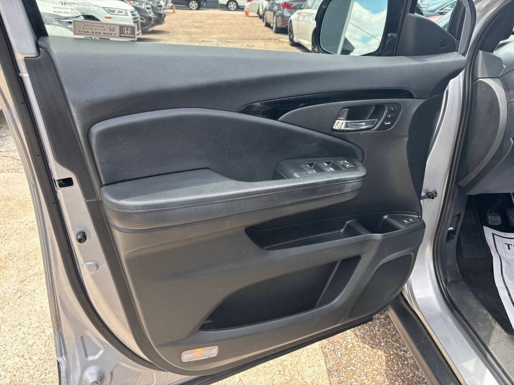 Honda Passport Vehicle Full-screen Gallery Image 10
