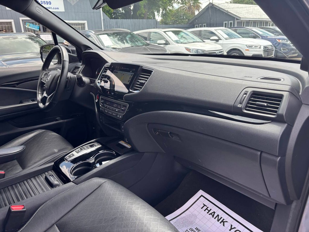 Honda Passport Vehicle Full-screen Gallery Image 11