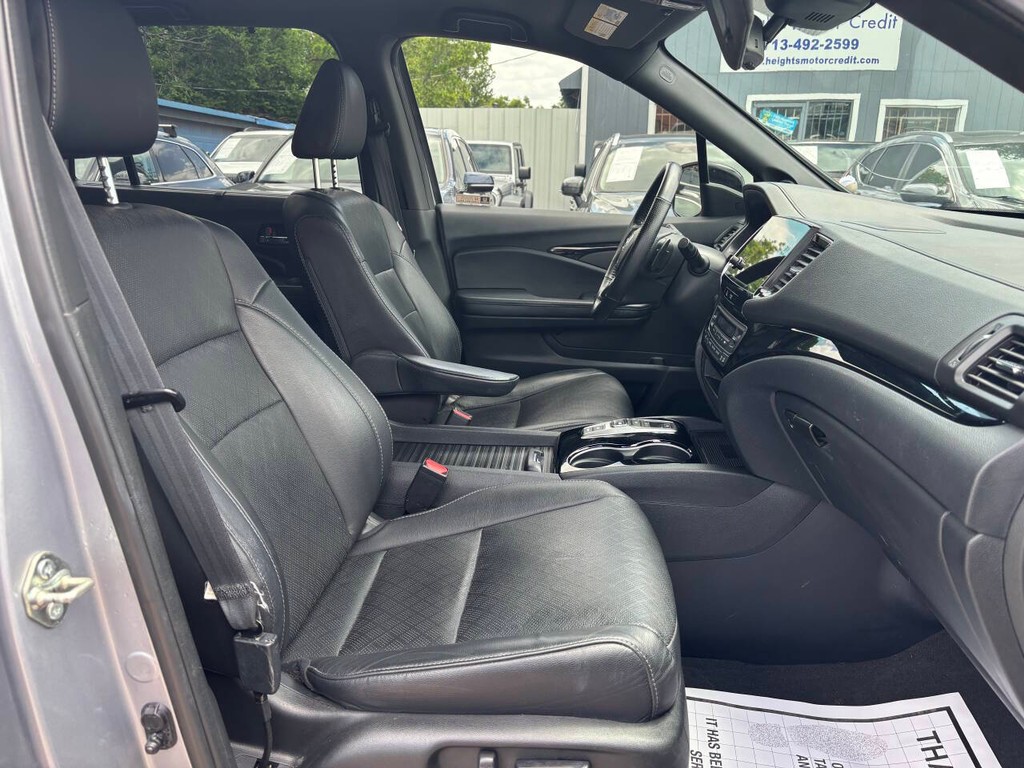 Honda Passport Vehicle Full-screen Gallery Image 12