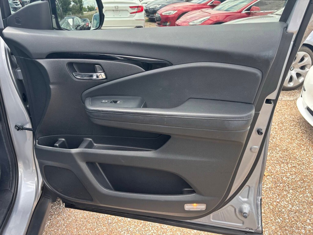 Honda Passport Vehicle Full-screen Gallery Image 13