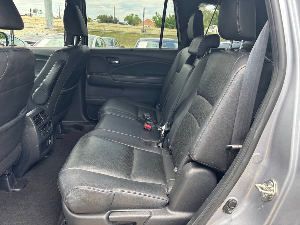Honda Passport Vehicle Full-screen Gallery Image 14