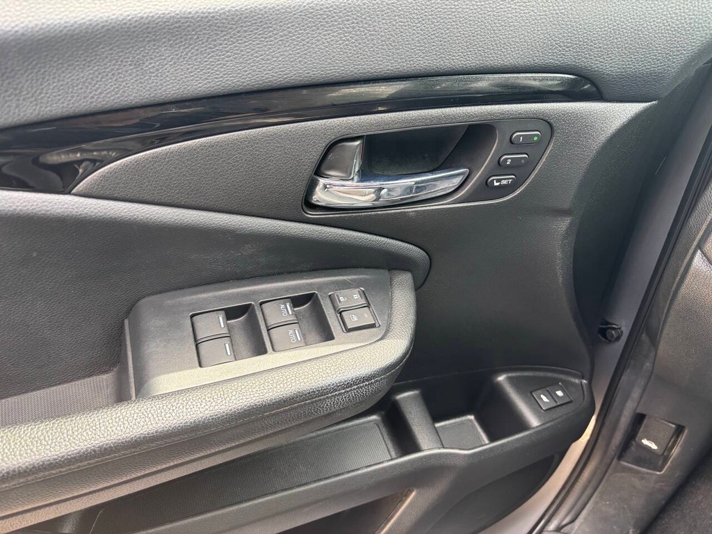Honda Passport Vehicle Full-screen Gallery Image 27