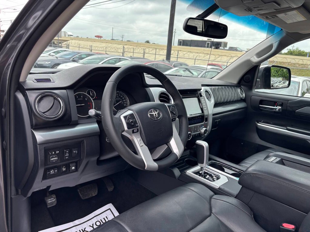 Toyota Tundra 4WD Vehicle Full-screen Gallery Image 08