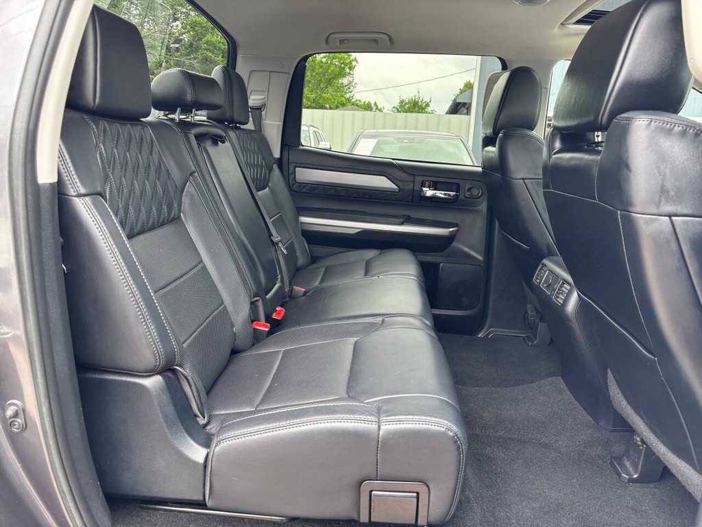 Toyota Tundra 4WD Vehicle Full-screen Gallery Image 16
