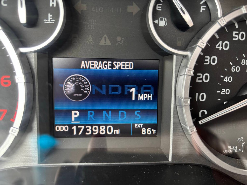 Toyota Tundra 4WD Vehicle Full-screen Gallery Image 26