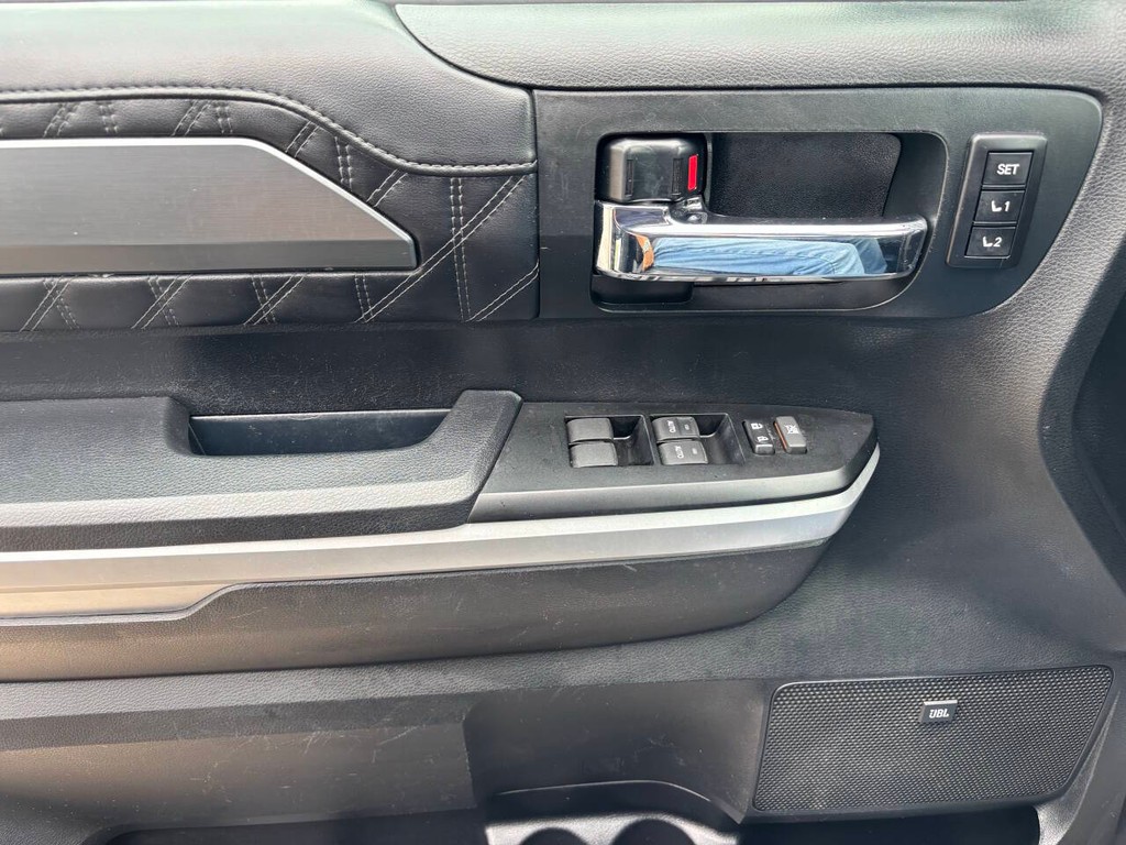 Toyota Tundra 4WD Vehicle Full-screen Gallery Image 28