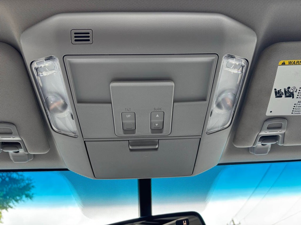 Toyota Tundra 4WD Vehicle Full-screen Gallery Image 29