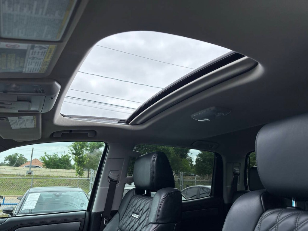 Toyota Tundra 4WD Vehicle Full-screen Gallery Image 30