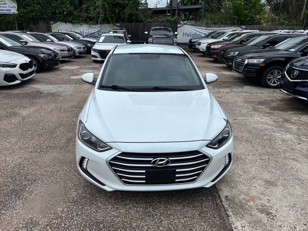 Hyundai Elantra Vehicle Full-screen Gallery Image 03