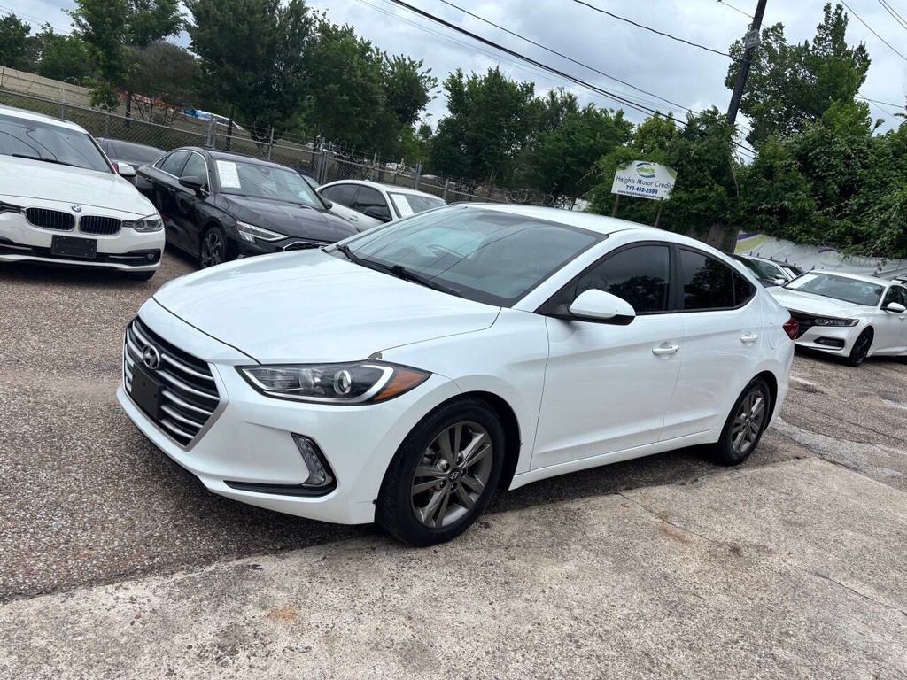 Hyundai Elantra Vehicle Full-screen Gallery Image 04