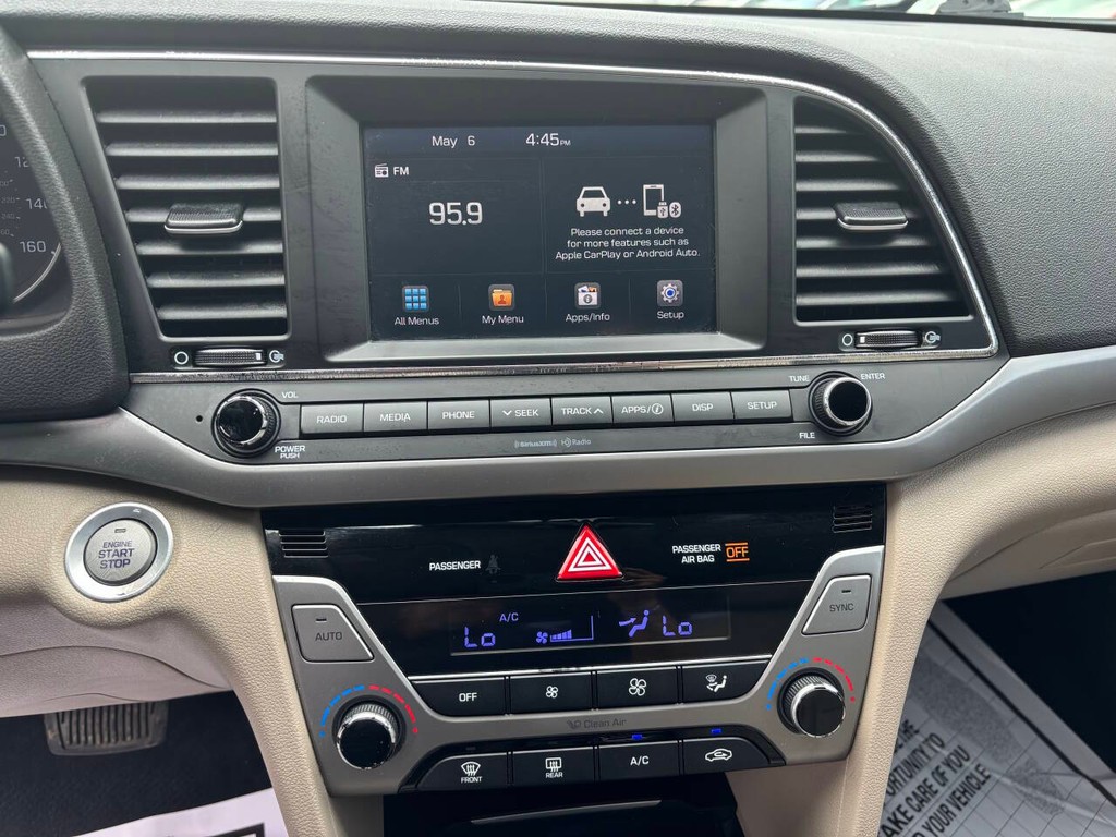 Hyundai Elantra Vehicle Full-screen Gallery Image 20