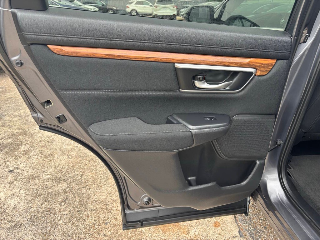 Honda CR-V Vehicle Full-screen Gallery Image 15