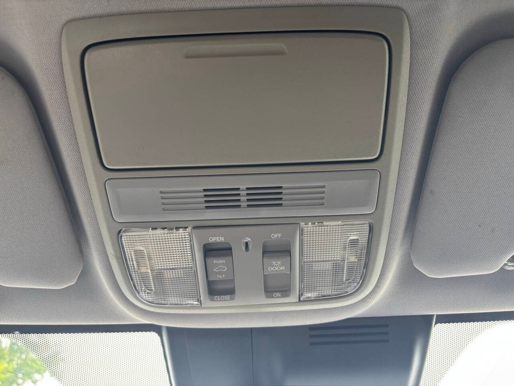 Honda CR-V Vehicle Full-screen Gallery Image 29