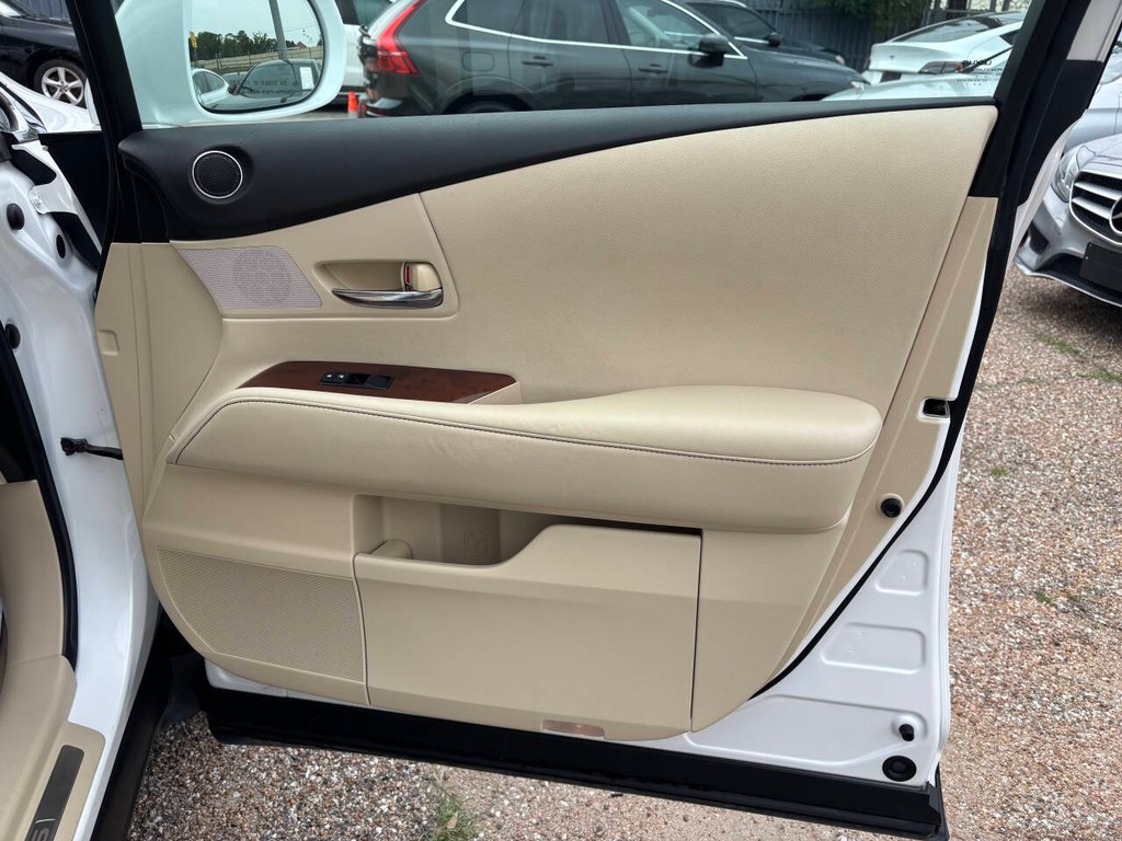 Lexus RX 350 Vehicle Full-screen Gallery Image 13