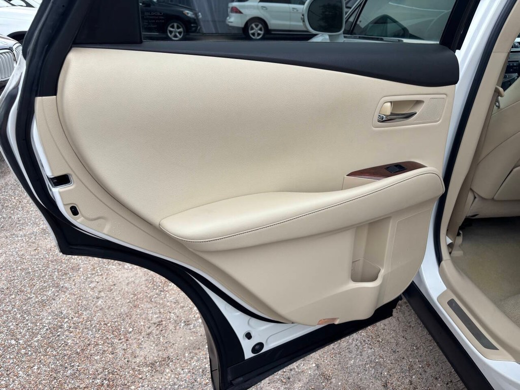 Lexus RX 350 Vehicle Full-screen Gallery Image 15