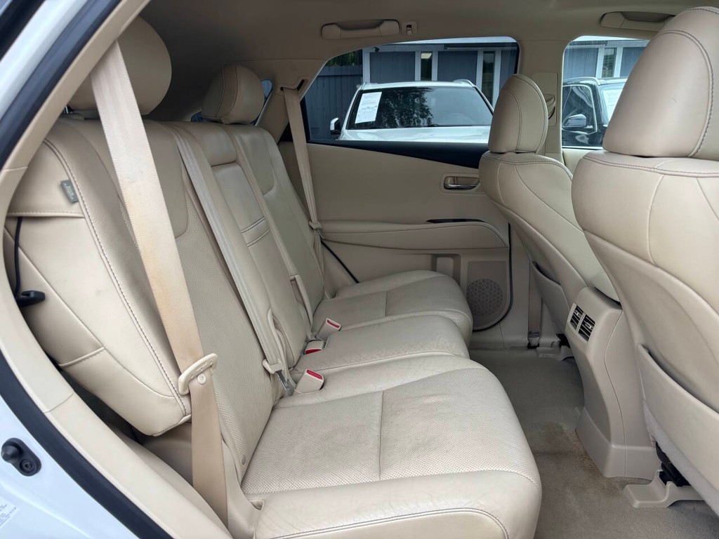 Lexus RX 350 Vehicle Full-screen Gallery Image 16