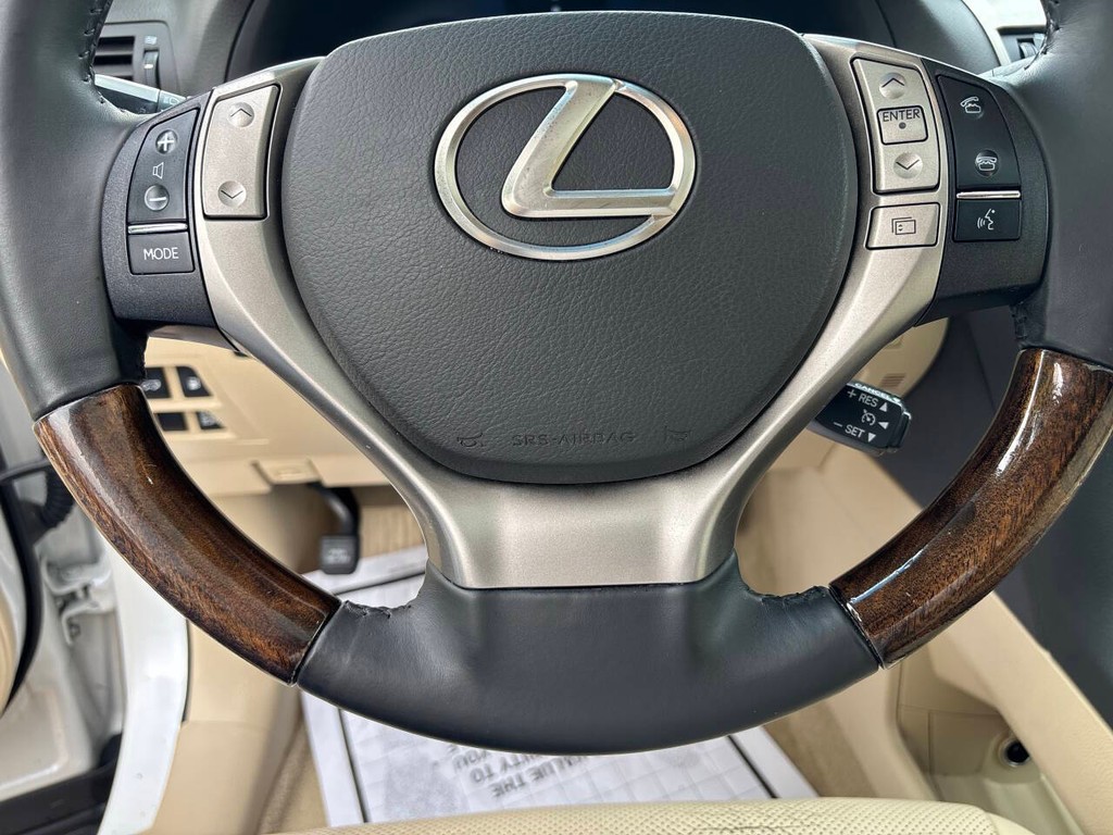 Lexus RX 350 Vehicle Full-screen Gallery Image 26