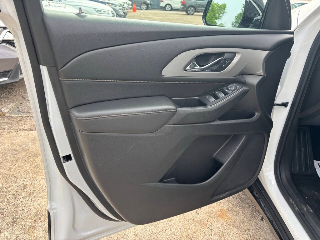 Chevrolet Traverse Vehicle Full-screen Gallery Image 10