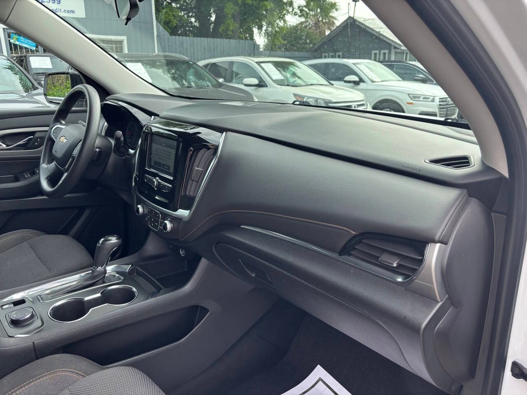 Chevrolet Traverse Vehicle Full-screen Gallery Image 11