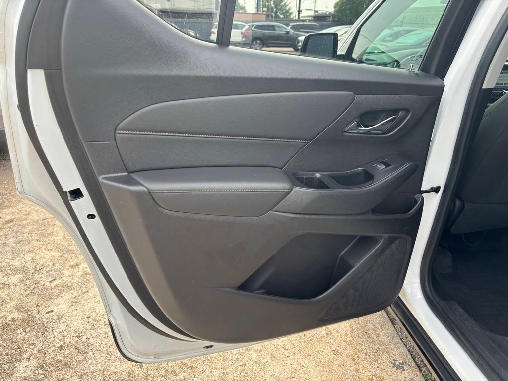 Chevrolet Traverse Vehicle Full-screen Gallery Image 15