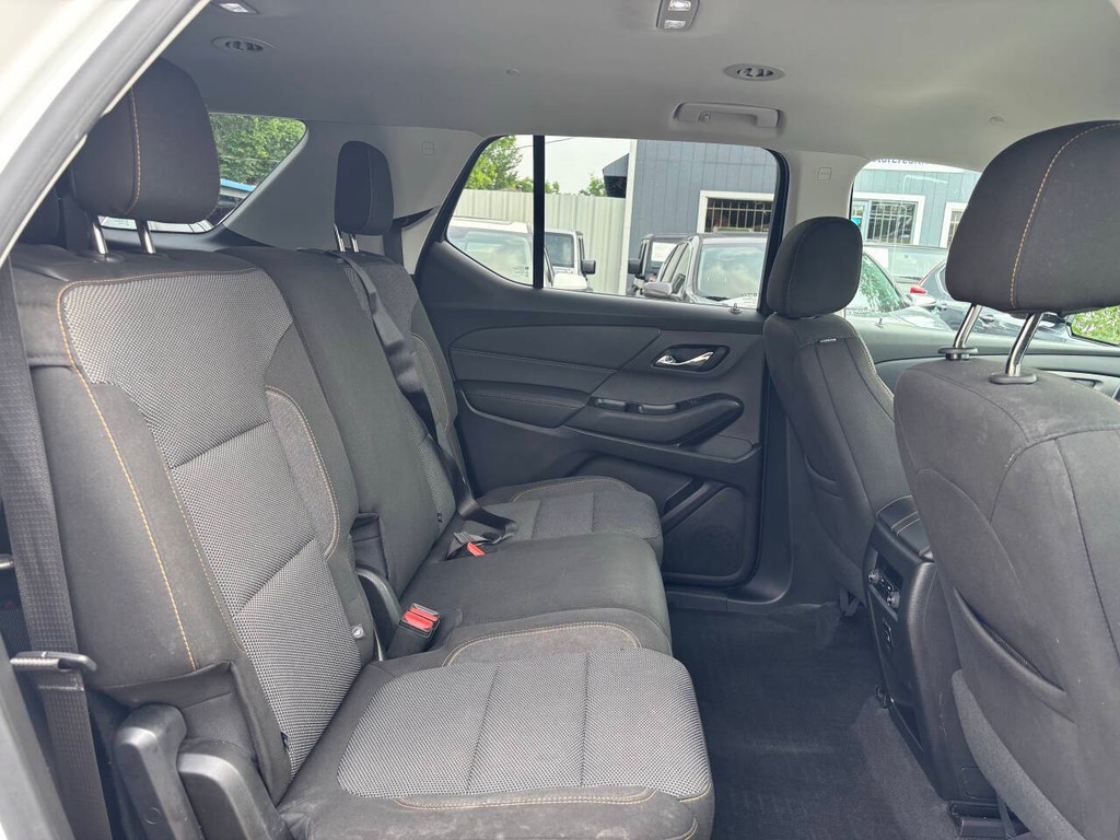 Chevrolet Traverse Vehicle Full-screen Gallery Image 16