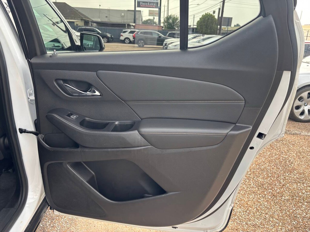 Chevrolet Traverse Vehicle Full-screen Gallery Image 17