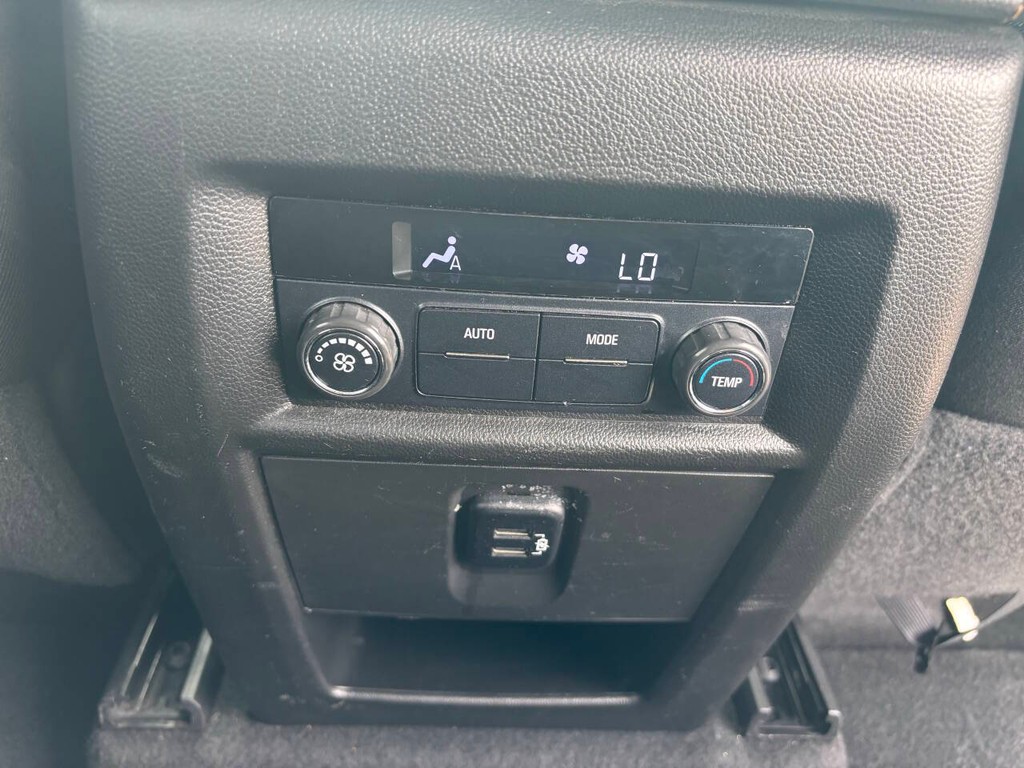 Chevrolet Traverse Vehicle Full-screen Gallery Image 20