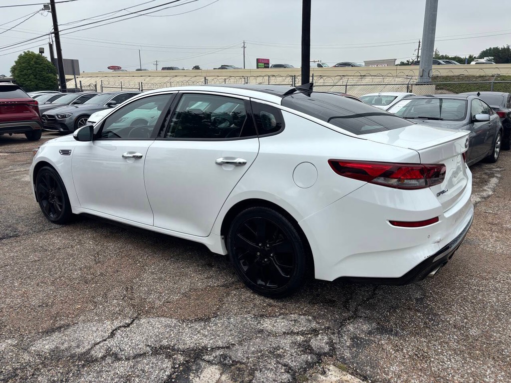 Kia Optima Vehicle Full-screen Gallery Image 05